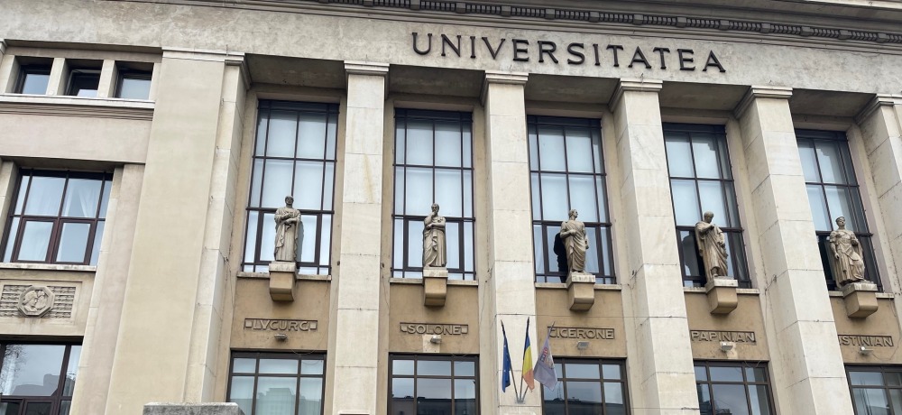 Universitea